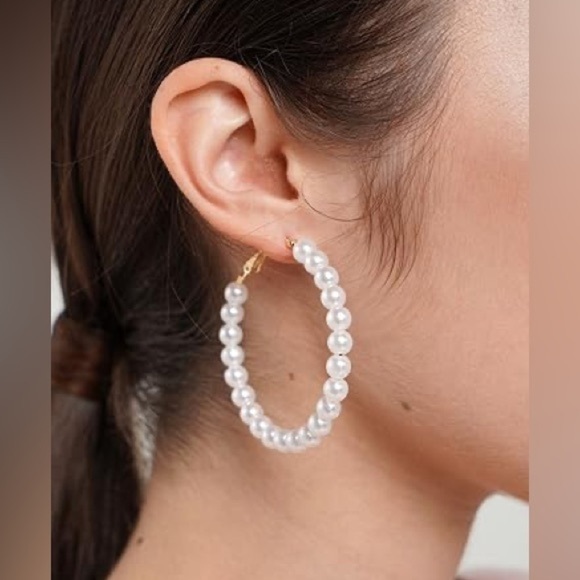 Large Faux White Pearl Stardust Lightweight Gold Hardware Hoop Earrings One Size - Picture 1 of 16